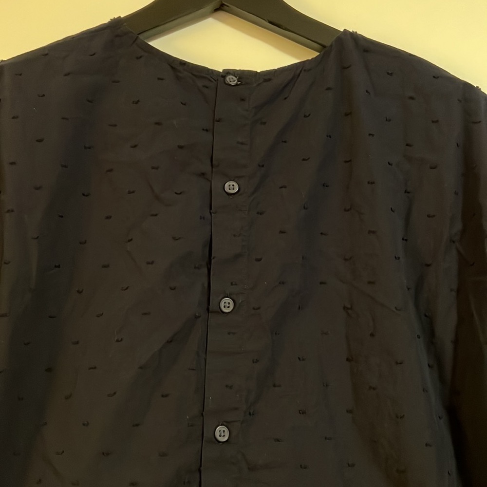 Uniqlo women back button top navy size m